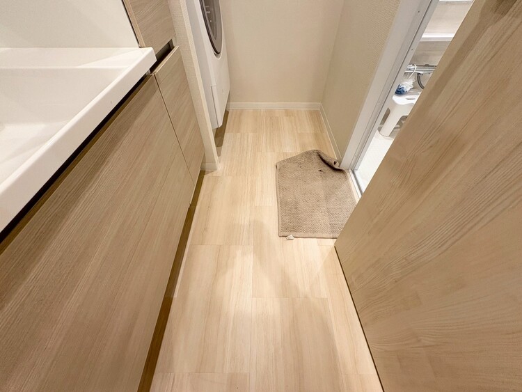 その他 十分な広さの脱衣所。