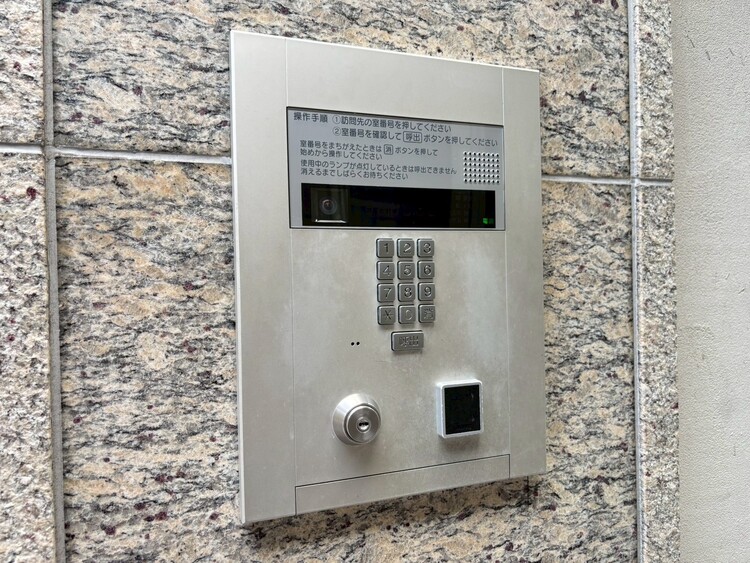 その他 誰が来てもわかる様にモニター付きインターホンを設置。