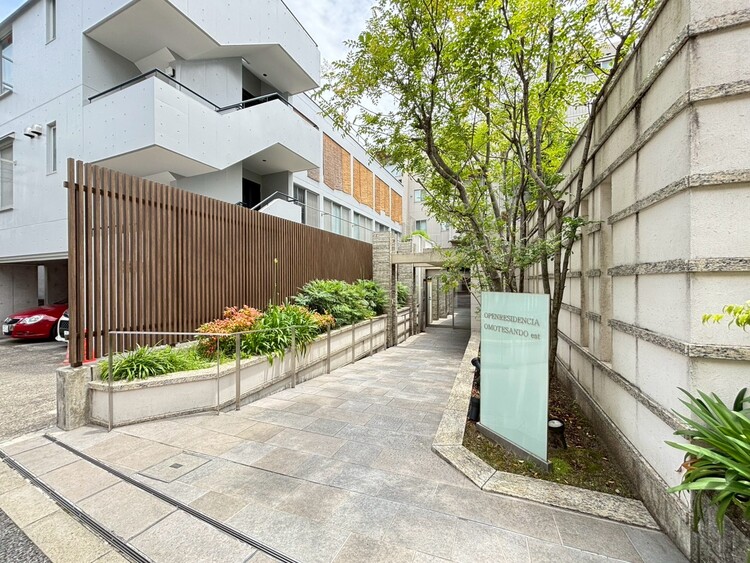 その他 上質感漂う玄関アプローチです。