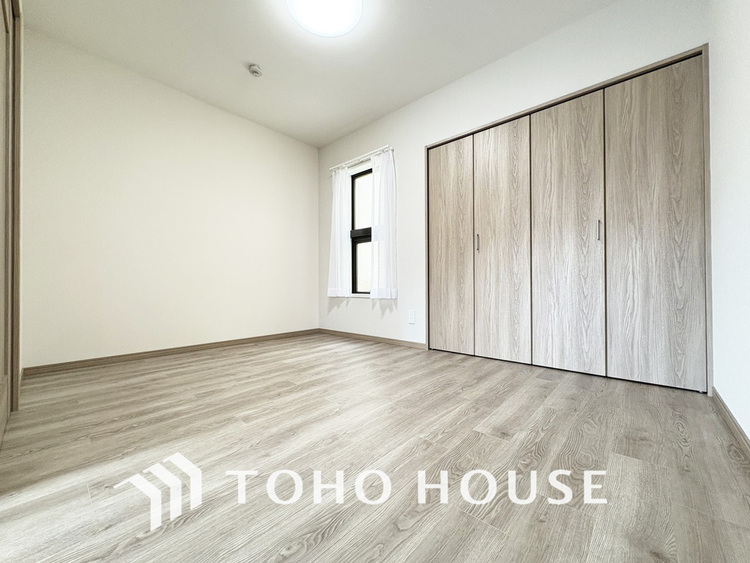 内装 シンプルですっきりとした室内は飽きのこない居心地の良い雰囲気です