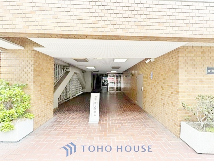 その他 ◆窓を開けると◆冷涼な風、そよぐリビング。だんらんの場所はここから始まり、ここで終わる。家族の笑顔が集う素敵な場所だから、こだわり抜いた思いが詰まっているのだと思う。
