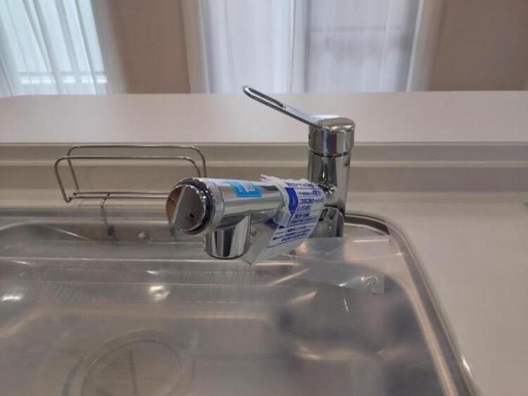 キッチン 浄水器一体型水栓でお料理中も切り替え楽々