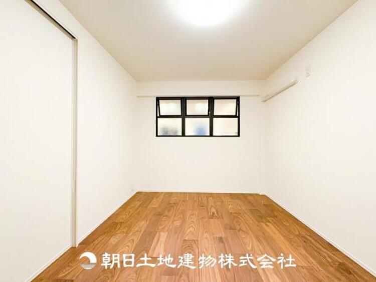 内装 一人で過ごす空間は音楽を聴いたり読書をしたりと趣味を楽しめる空間です。