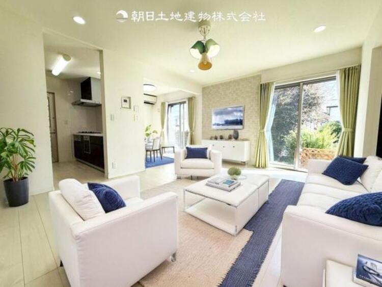 居間 本画像はCGで作成しており、実際に現地に家具は置かれておりません。また、価格に家具は含まれておりません。