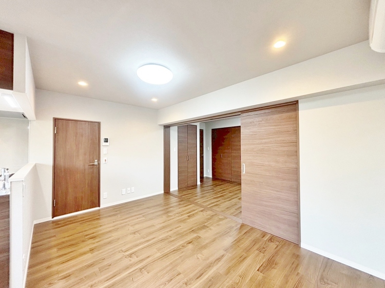 居間 居心地の良い空気感は、暮らしのステージを彩り、心からのやすらぎと満足感を与えてくれます。