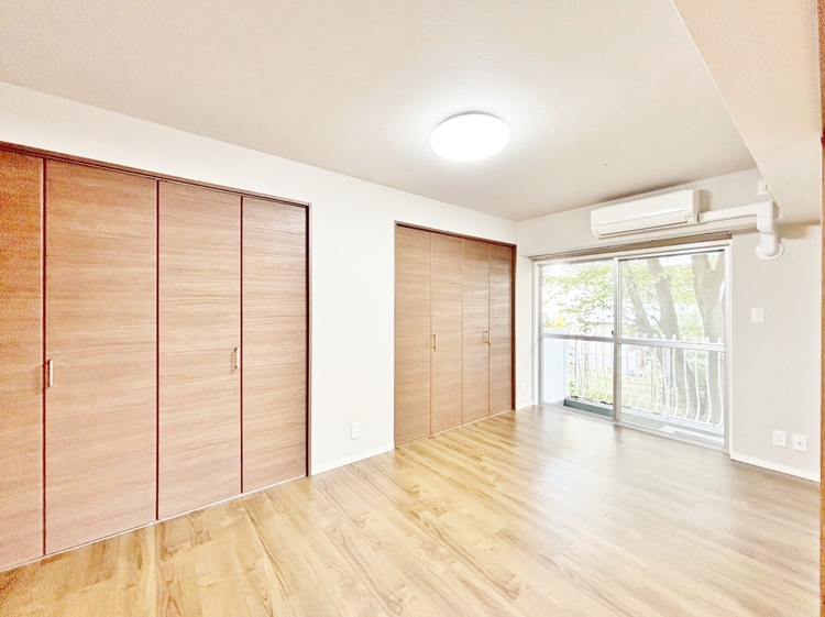 寝室 ベッドも十分に設置するスペースがあります。