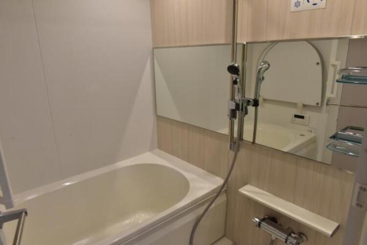 風呂 １日の疲れを癒してくれる広々とした浴室は癒しの空間としてカスタマイズが可能です。