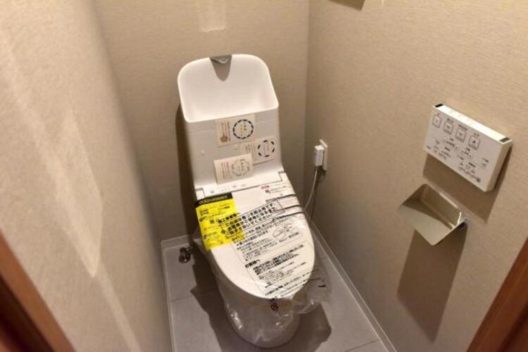 トイレ 毎日使う場所だからこそ、使い勝手を考慮しました。白を基調に、飽きのこない空間は質感豊かな仕上がりとなっております。