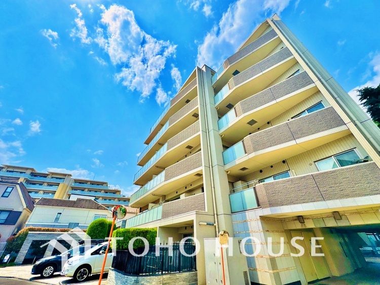 外観 漂う上質な空気感、マンションに入れば「おかえりなさい」と笑顔で迎えてくれるエントランス。最良の心配りを感じるマンションでした。