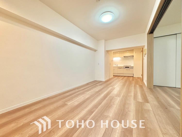 内装 忙しい朝でも、しっかり家族が揃って食事をして頂けるゆとりある大きさのダイニングスペース。