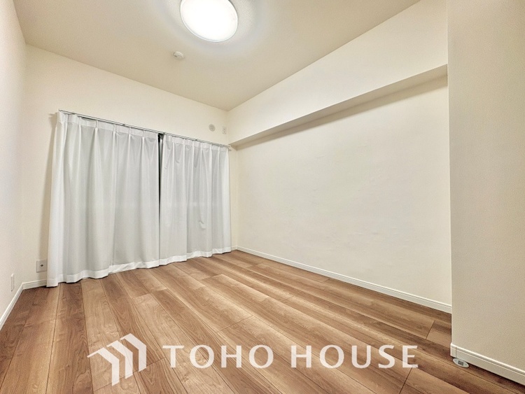 内装 風の通り道。舞い込んでくる風が優しく躍り、室内に爽やかな空気を運んでくる。