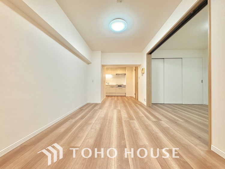 内装 叶えたかったのは落ち着きのあるナチュラルな風合い、そして開放感があるリビング。優雅な気分に浸れる幸せな時間を家族が自然と集まりたくなるこの空間で。