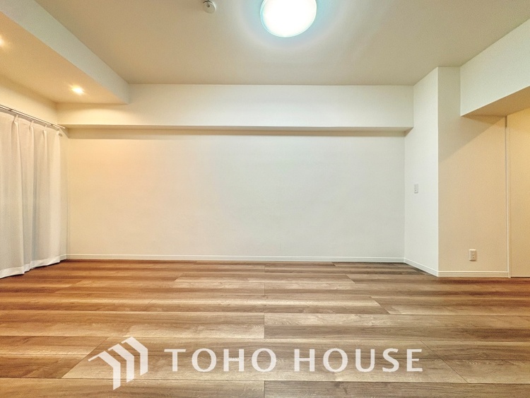 内装 叶えたかったのは落ち着きのあるナチュラルな風合い、そして開放感があるリビング。優雅な気分に浸れる幸せな時間を家族が自然と集まりたくなるこの空間で。