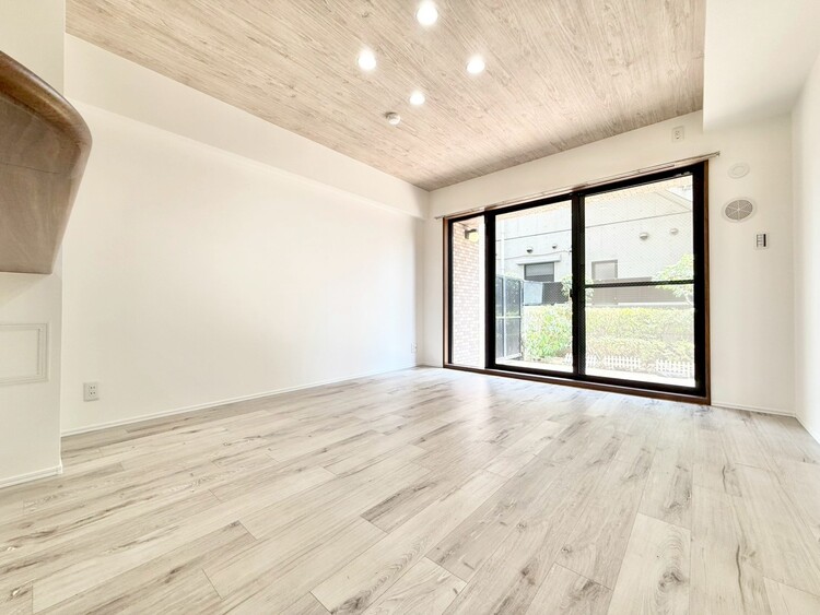 居間 居心地の良い空気感は、暮らしのステージを彩り、心からのやすらぎと満足感を与えてくれます。