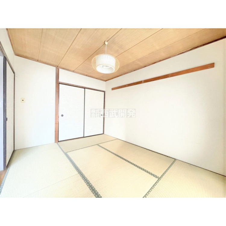 内装 洋服などをすべて収納して室内空間は広々快適