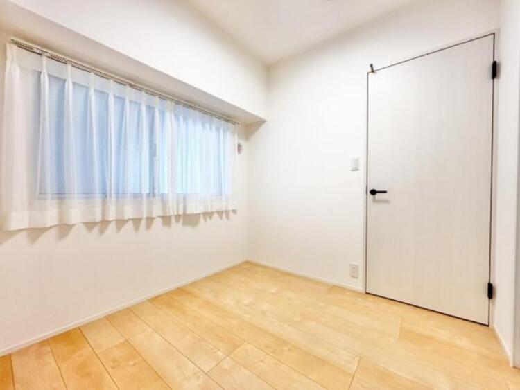 内装 日々の疲れを癒してくれる主寝室。自由度が高いので家具のレイアウトでお好みの空間を創りだせます。