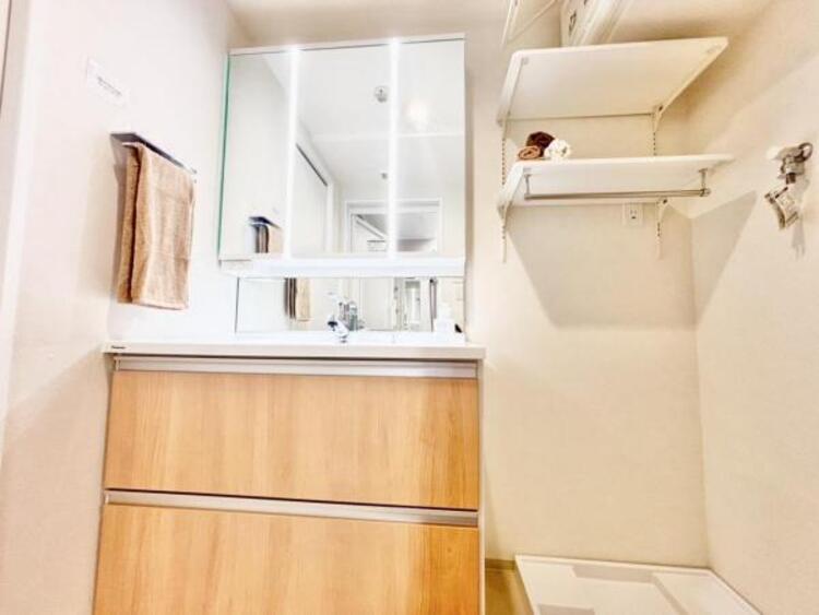 洗面 清潔感と機能性を備え一日の始まりと終わりを心地よく演出してくれるパウダールームです。