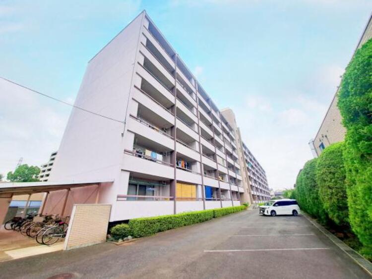 外観 駅徒歩13分　豊かな居住性とクオリティが見事に調和した住空間は住まうことの喜びを感じさせてくれます。