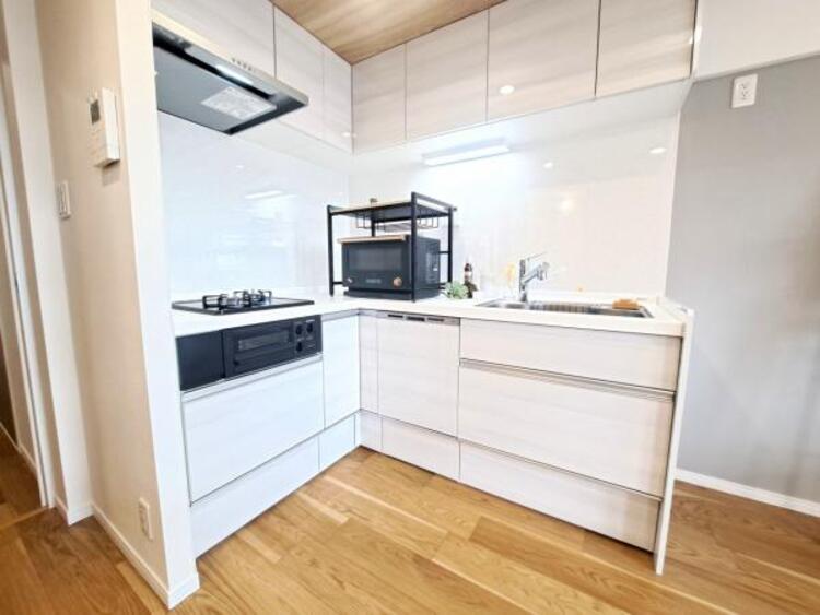 キッチン 家事動線に配慮されたＬ字型キッチン（食洗機付き）