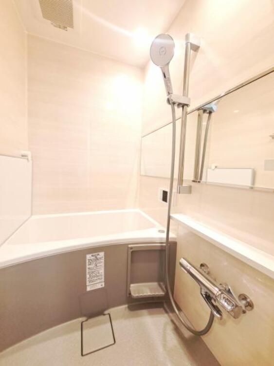 風呂 日々のお掃除が楽なように凹凸が少なく汚れの付きにくい仕様となりました。