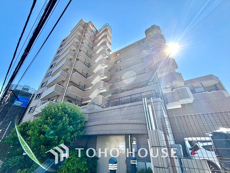 外観 漂う上質な空気感、マンションに入れば「おかえりなさい」と笑顔で迎えてくれるエントランス。最良の心配りを感じるマンションでした。