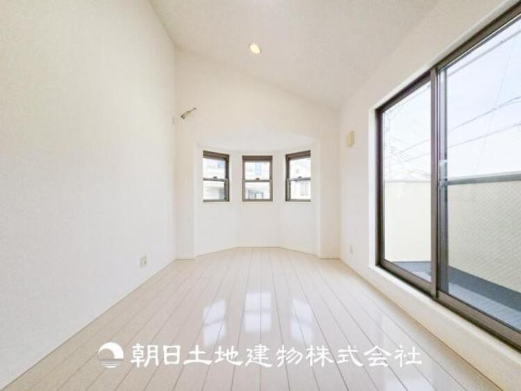 内装 【居室】設計者のセンスが求められる大切な空間だからこそ、落ち着いて過ごせる癒しと寛ぎの空間が欲しい。そんな願いを叶えました。
