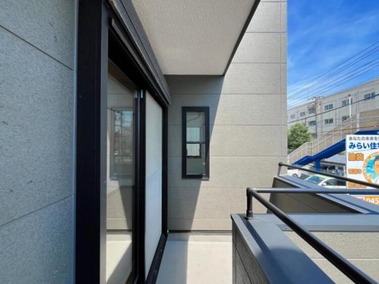 その他 ●〇日当たり良好！晴れた日はお洗濯物も気持ちよく乾きます。バルコニーからたっぷりの光をうけたお布団やシーツから太陽のにおいが感じられます。一度に洗濯を干せる量を気にする家庭も満足できるスペースです〇●