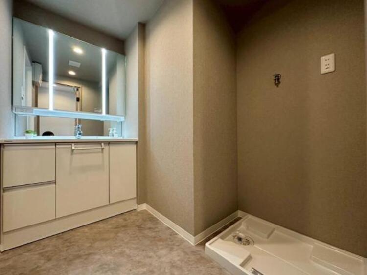 洗面 忙しい朝にも落ち着いて身支度ができるゆとりある洗面スペース 