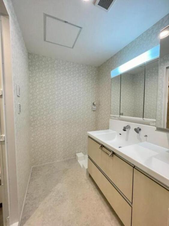 洗面 忙しい朝にも落ち着いて身支度ができるゆとりある洗面スペース 