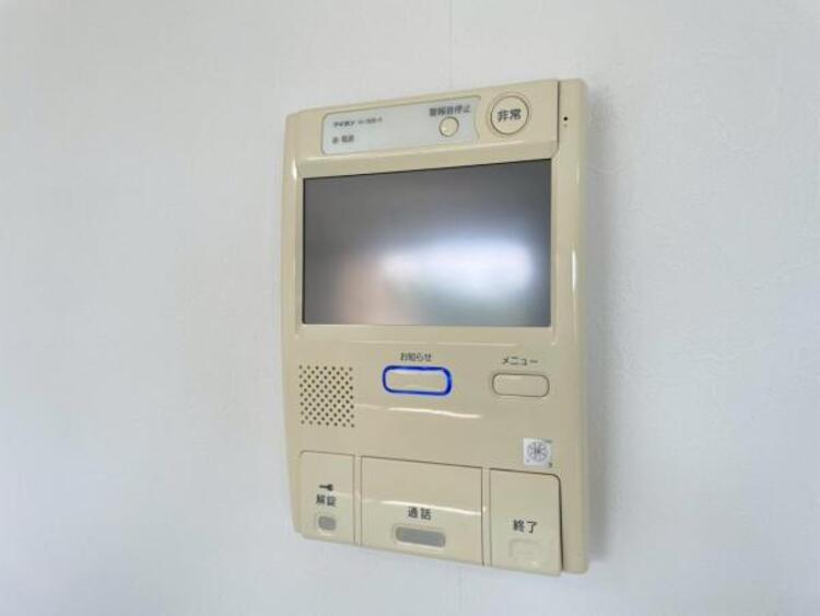 設備 お子様のお留守番時も、鍵の開錠前に確認ができ安心のモニターインターホン。 