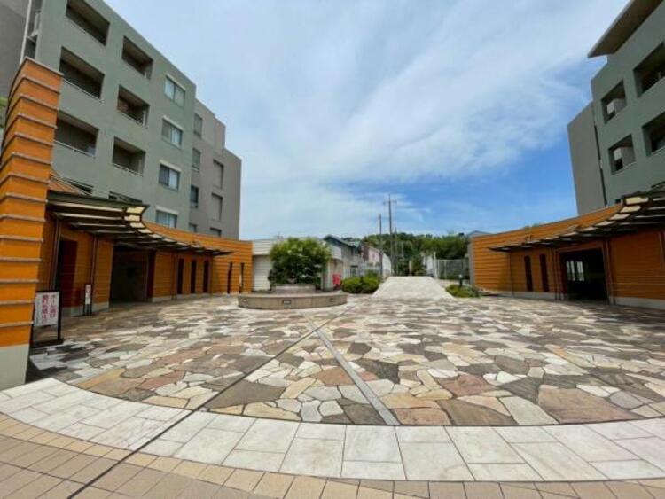 エントランス 綺麗で広々としたエントランス。管理体制良好です！