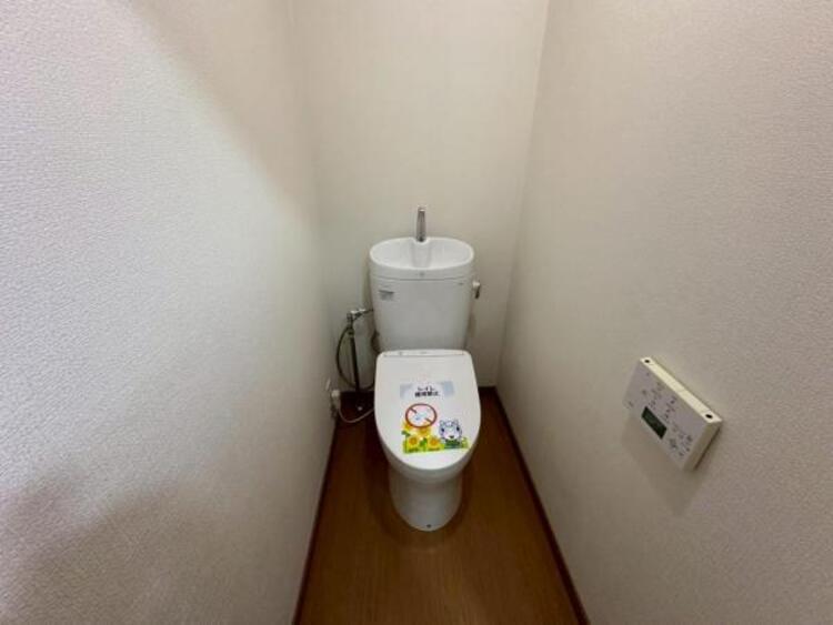 トイレ 毎日使うトイレは落ち着きと清潔感のあるデザイン