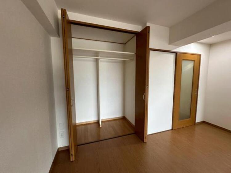 収納 高さのあるLDK収納には掃除機などもすっきりとしまえます