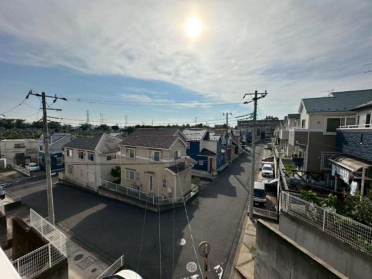 その他 道路からの視線が気にならず、空の広がる開放的な眺望です 