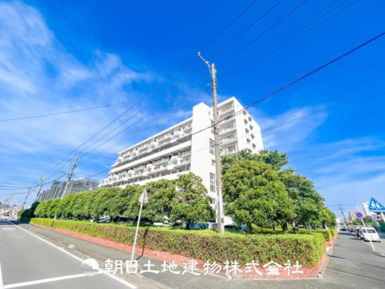 外観 時間のゆとりと空間、暖かな陽光がもたらす光と風を独占してください。