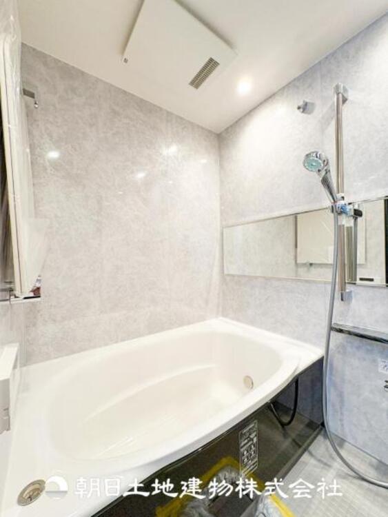 風呂 1日の疲れを癒すバスタイム。心地よいリラックスを叶える独立した美しい空間です。