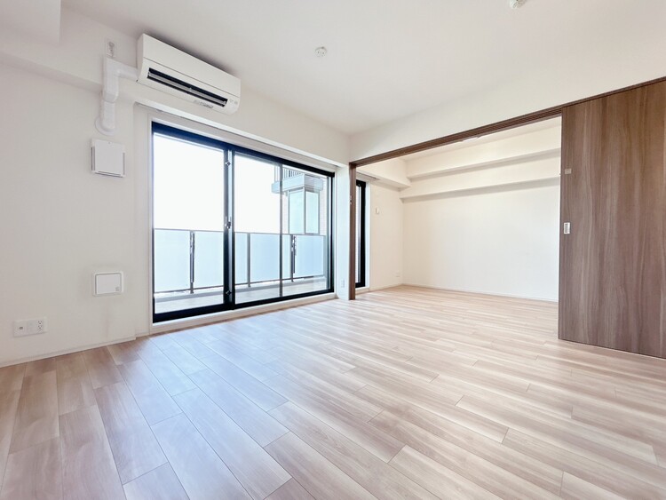 居間 居心地の良い空気感は、暮らしのステージを彩り、心からのやすらぎと満足感を与えてくれます。