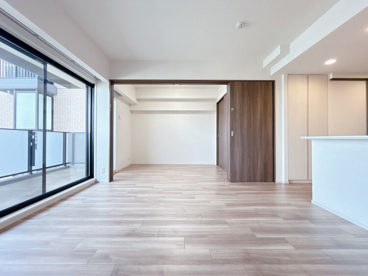 居間 飾り過ぎないシンプルな内装と偏り過ぎないデザインで統一しました。