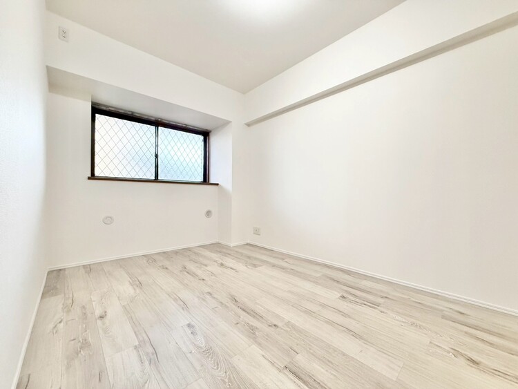 寝室 ベッドも十分に設置するスペースがあります。