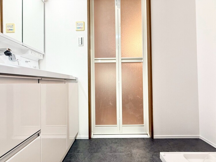 洗面 清潔感と心地よさを重視した、上質感漂うパウダールーム。