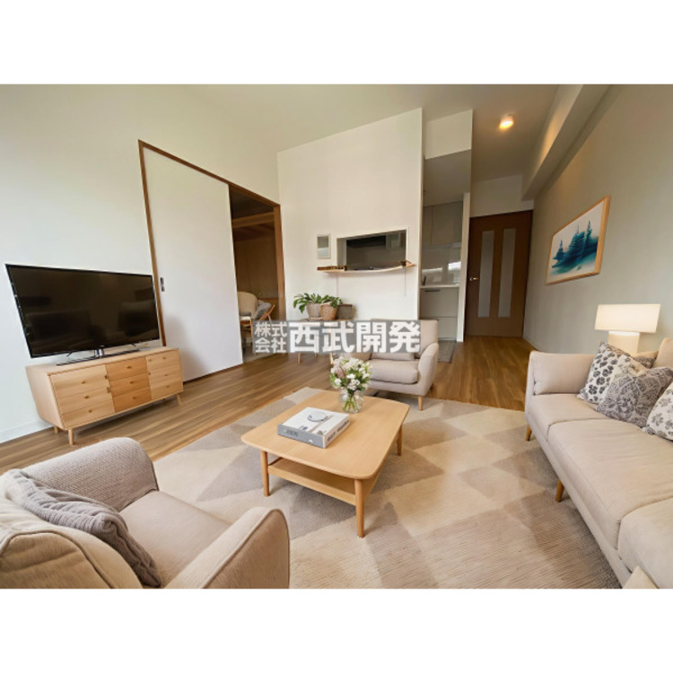 居間 【配置してある家具や小物はCGによるイメージです。】LDK９．７帖