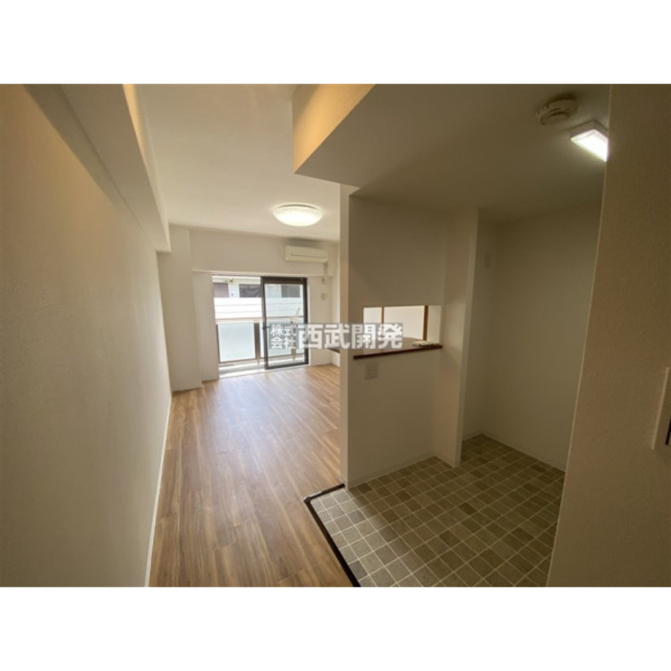 居間 LDK９．７帖