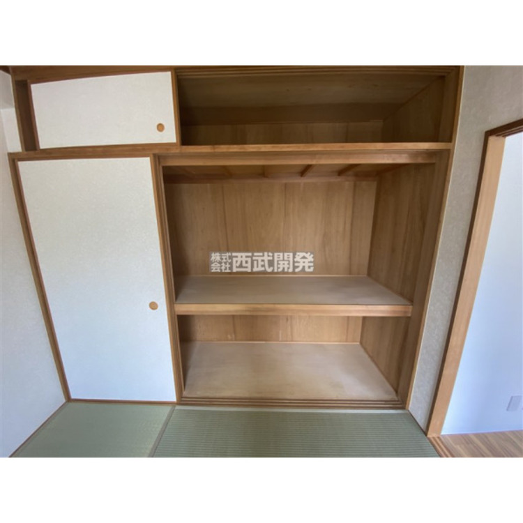 収納 和室６帖備え付けの押入れ