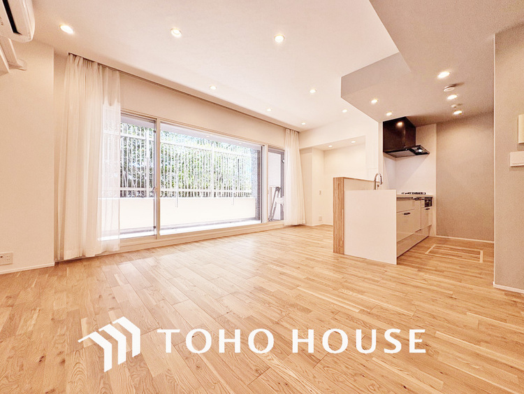 内装 明るいLDKは自然と家族が集まるコミュニケーションの場所に