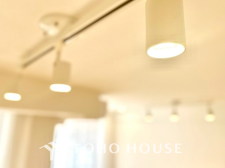 内装 ◆眩い◆光が燦々と入り、家族の笑顔を照らす。「いつまでも続いて」と願う夢のような毎日がここにある。