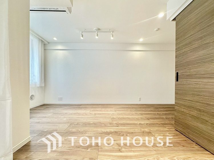 内装 現在改装中◆Sunshine◆光が燦々と入り、いるだけで気持ちいい。「開放的でゆとりあるお部屋です。」