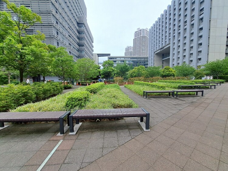 その他 マンションの敷地内には、中庭もございます。