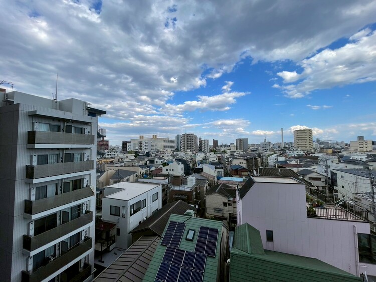 バルコニー 頬をなでる、優しい風を感じることが出来ます。
