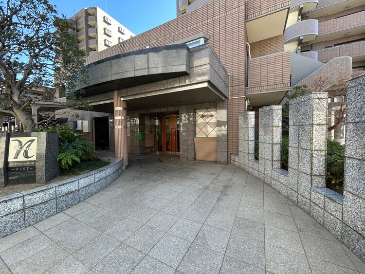 その他 上質感漂う玄関アプローチです。