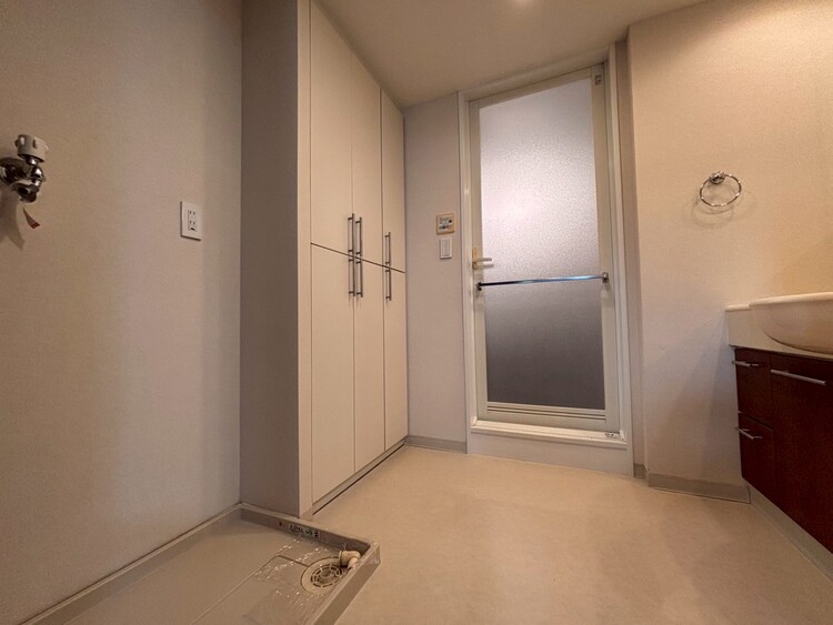 その他 十分な広さの脱衣所。